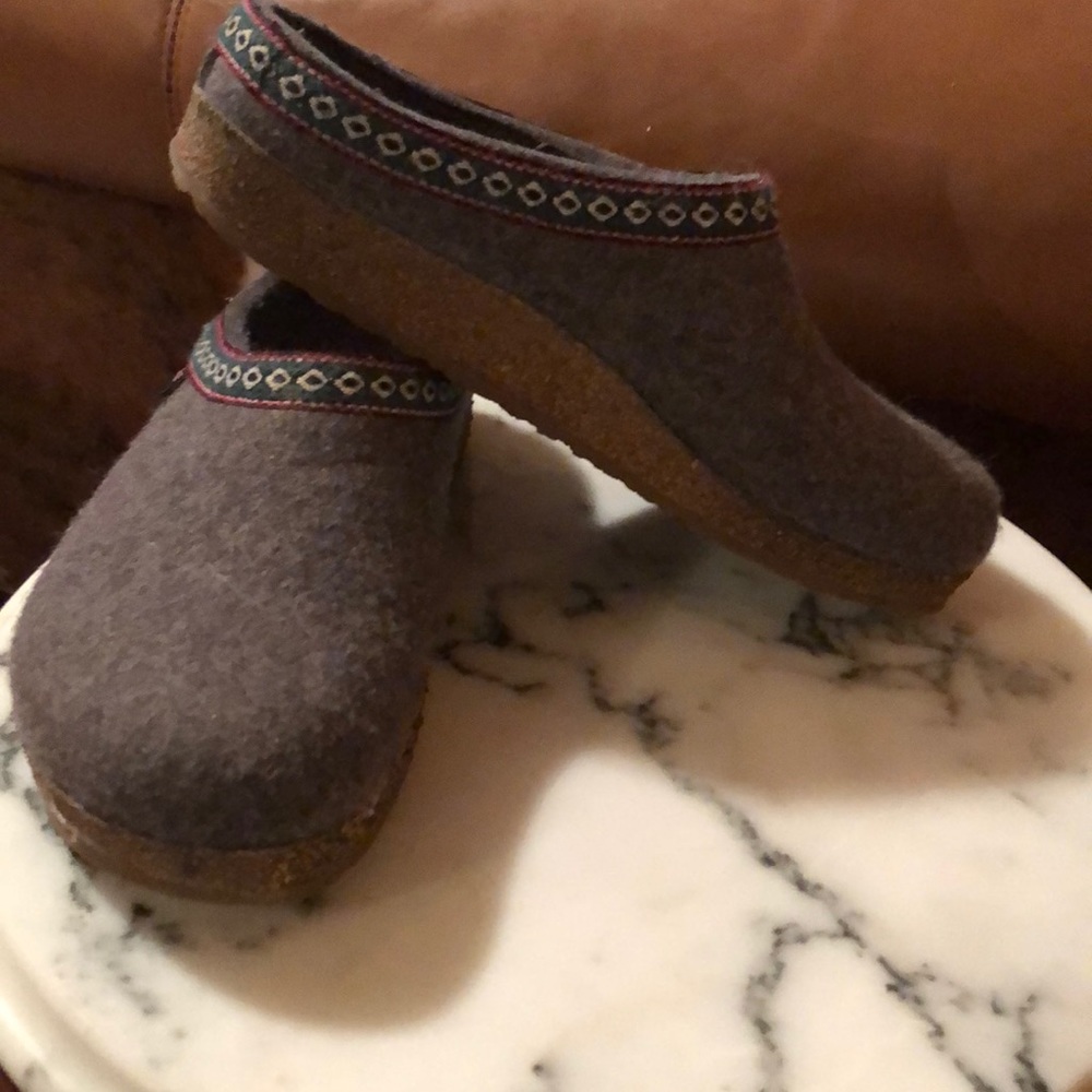 Haflinger grey clogs